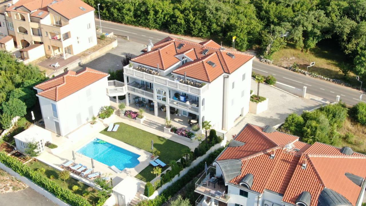 Deluxe Apartments Vila Carissa Malinska Exterior photo